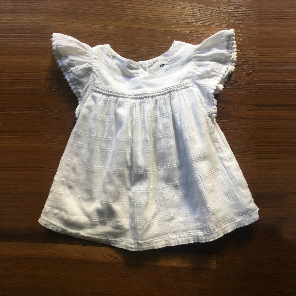 Old Navy | Flutter Sleeve Peasant Blouse
